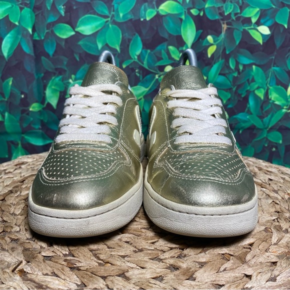 Veja v10 metallic gold white sneakers - Picture 2 of 7